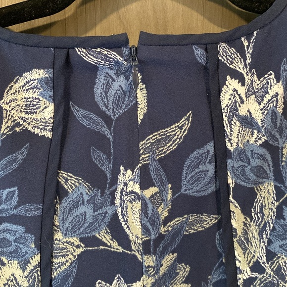 Banana Republic Factory Navy Floral Peplum Tank Top - Picture 3 of 6
